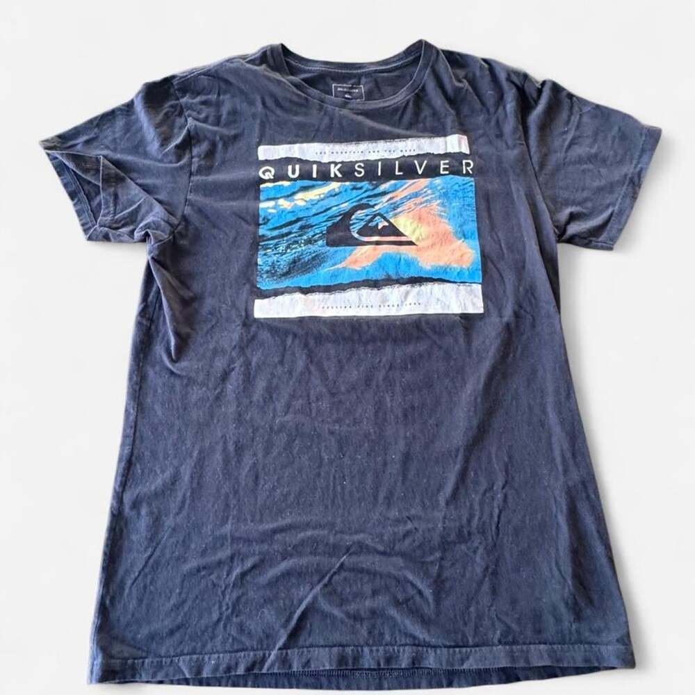 Quiksilver Men's Navy and Black T-shirt
